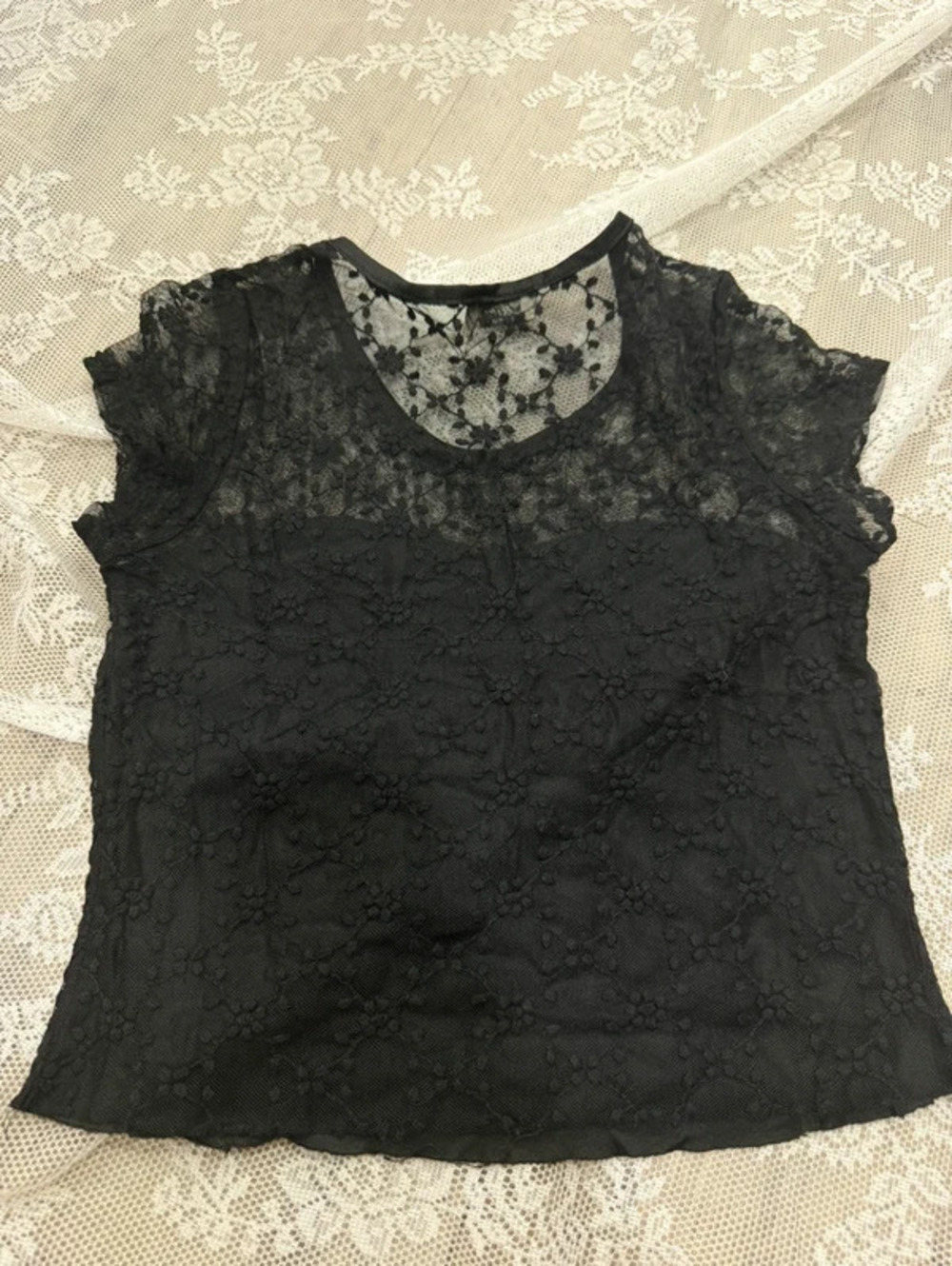 black lace shirt - Picture 2 of 3